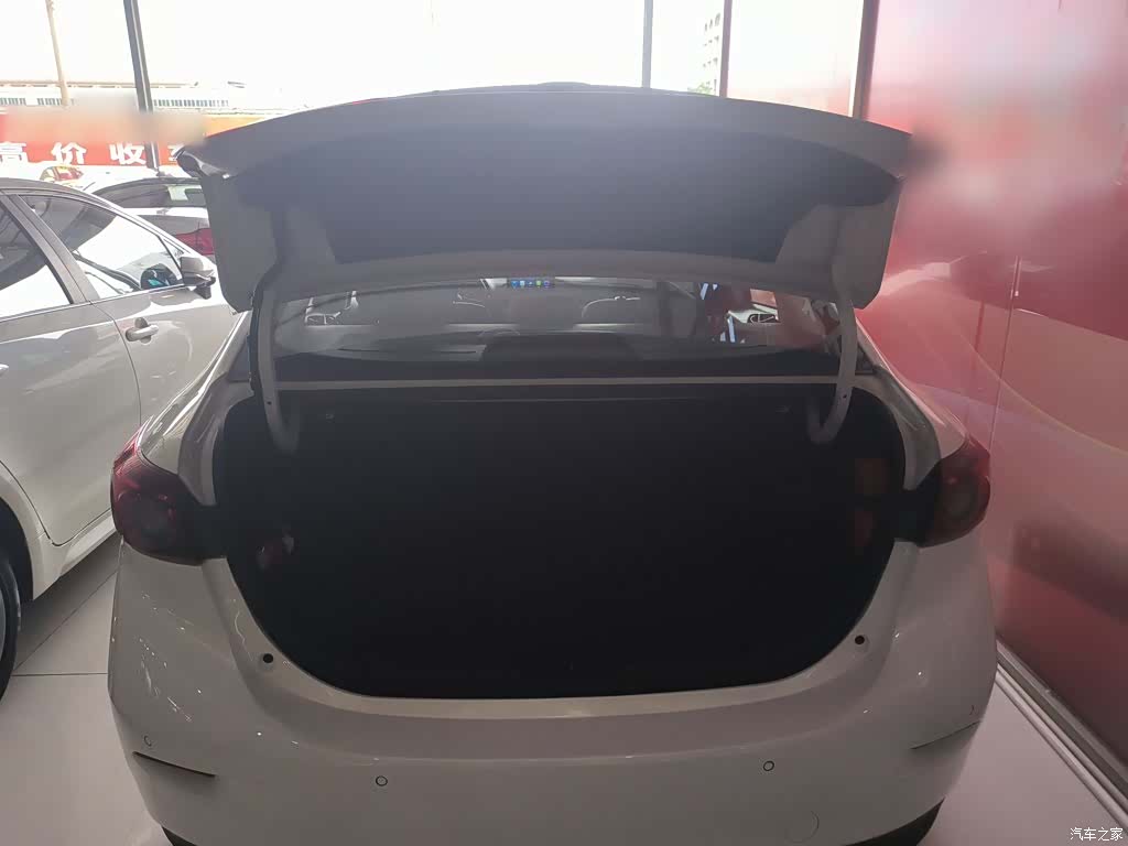 Mazda Mazda3, 2018 9
