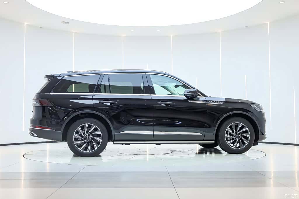 Lincoln Aviator, 2025 4