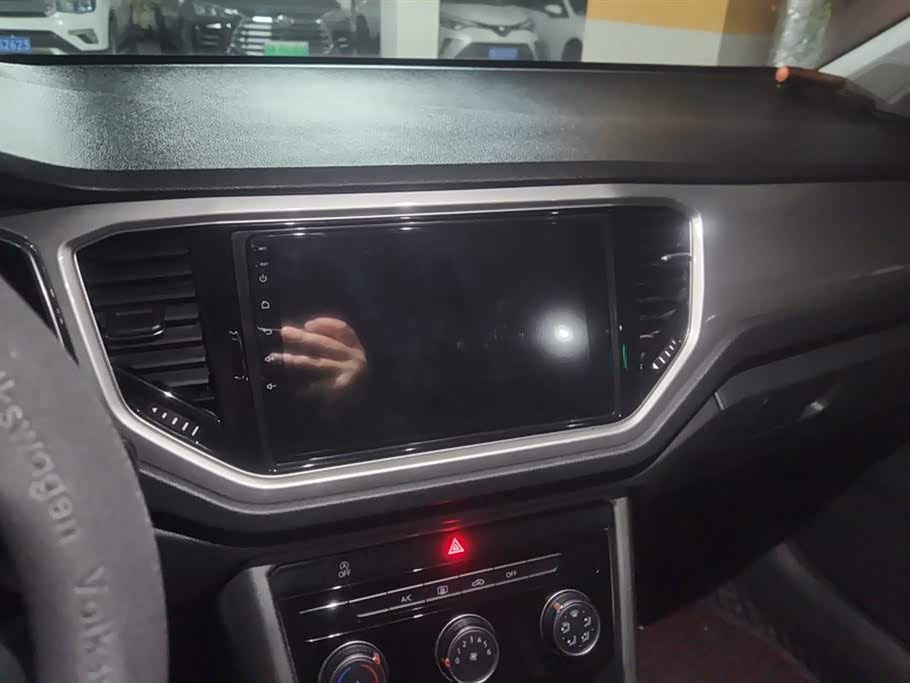 Volkswagen T-ROC exploring Songs