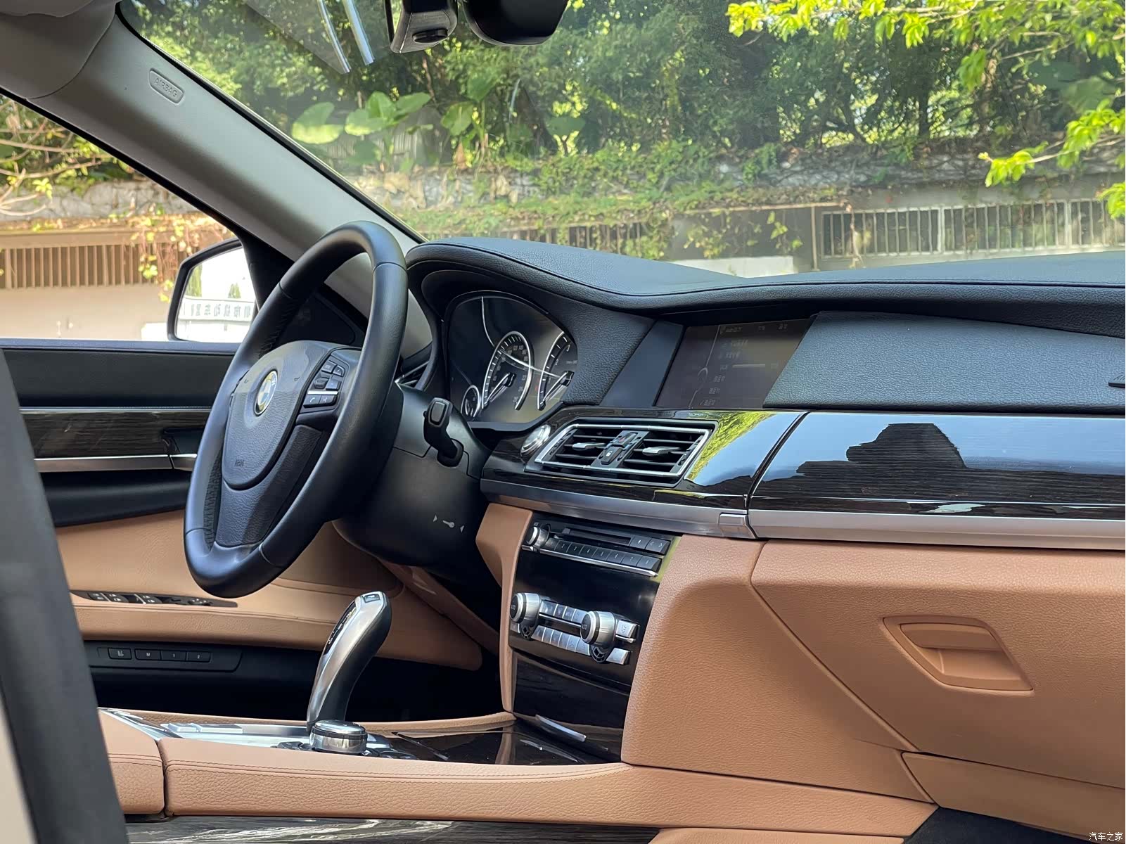 BMW 7 Series, 2011 24