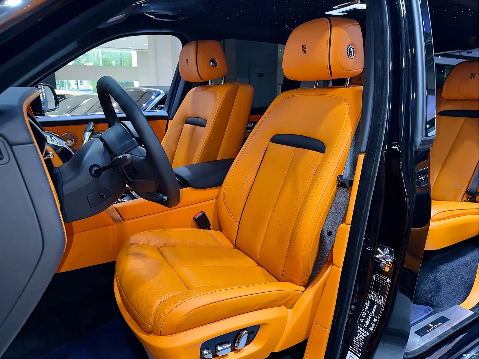 Rolls-Royce Cullinan, 2022 12