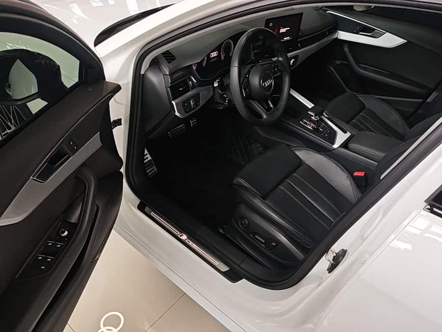 Audi A4L 2022, фото 15