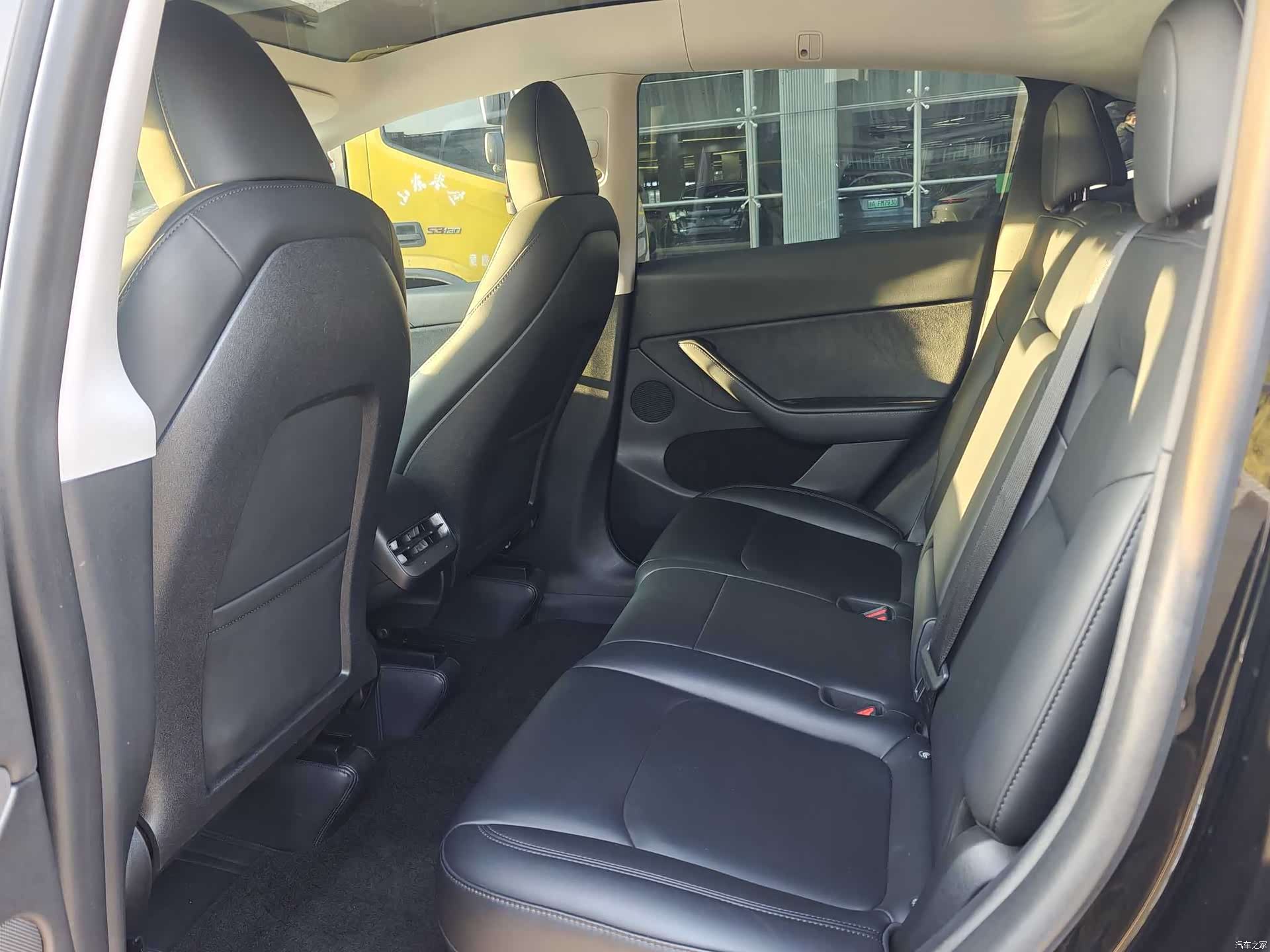 Tesla Model Y, 2023 все фото