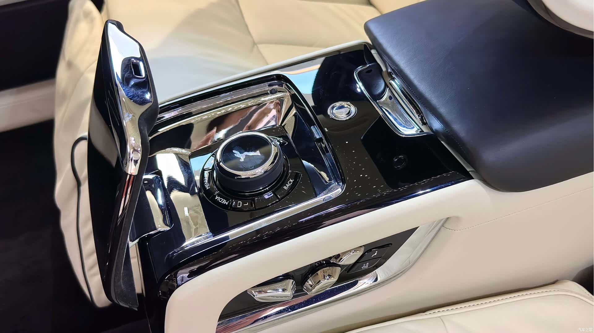 Rolls-Royce Phantom, 2019 13