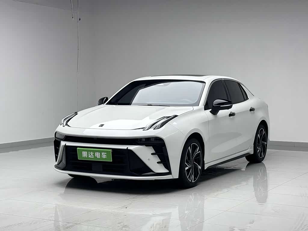 Lynk & Co 03