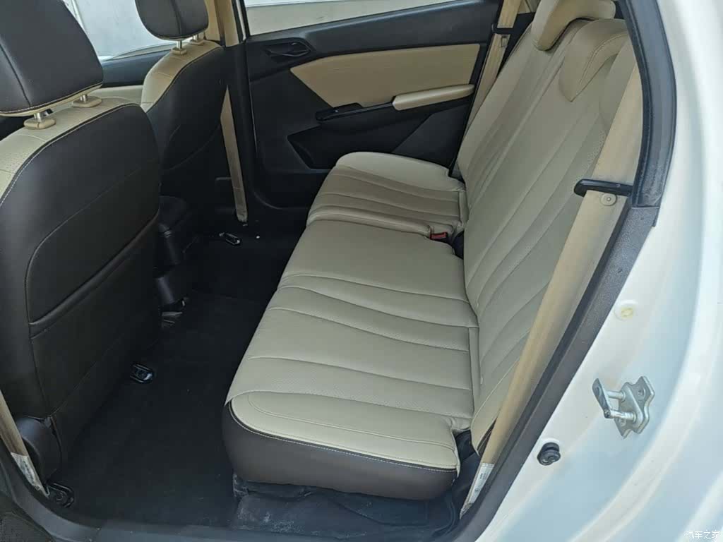 Wuling 310W, 2020 17