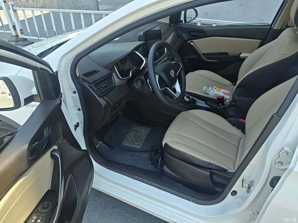 Wuling 310W, 2020 16
