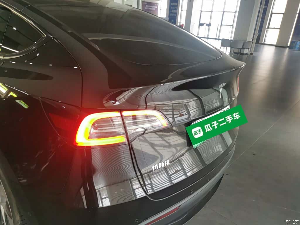 Tesla Model Y, 2023 4