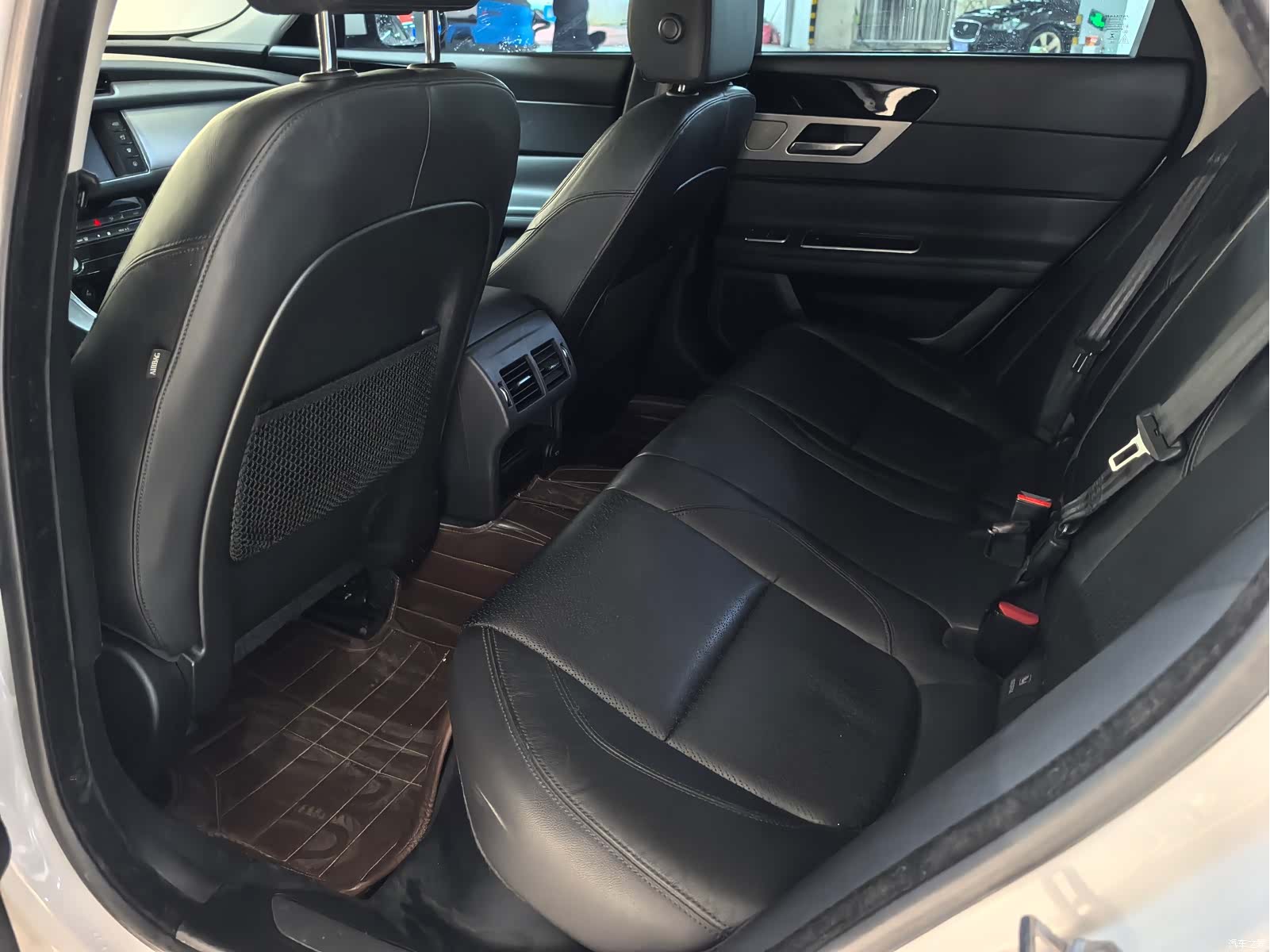 Jaguar XF, 2016 9