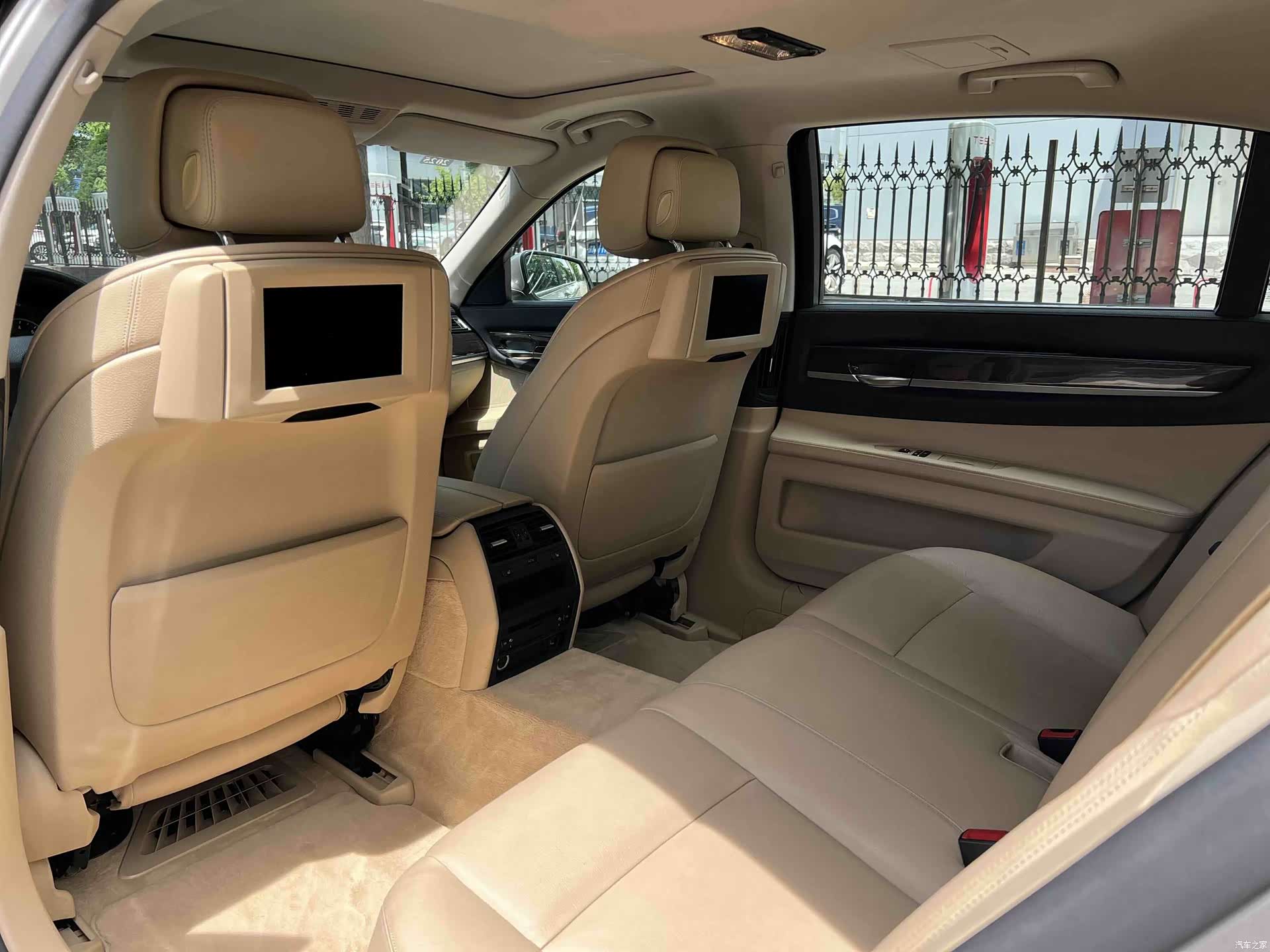 BMW 7 Series, 2011 13