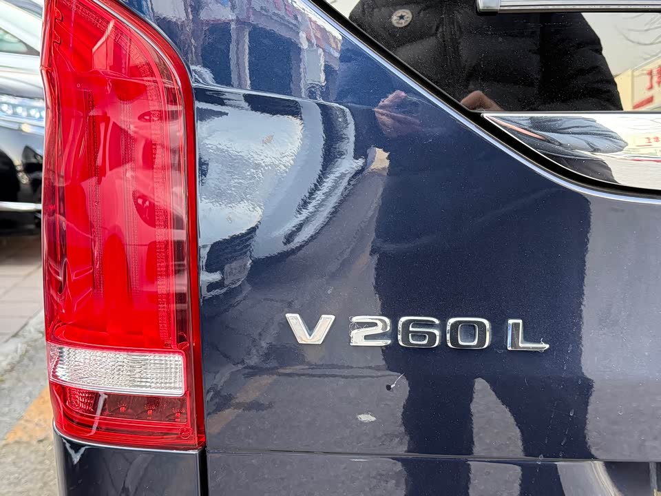 Mercedes-Benz V-class