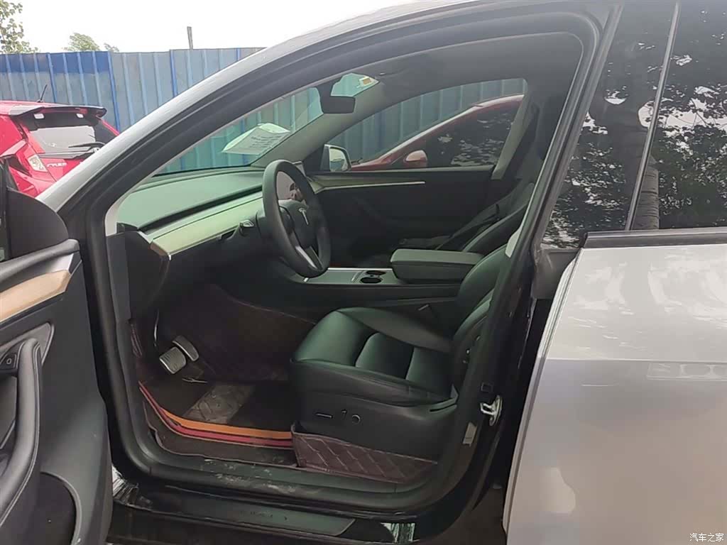 Tesla Model Y, 2023 15