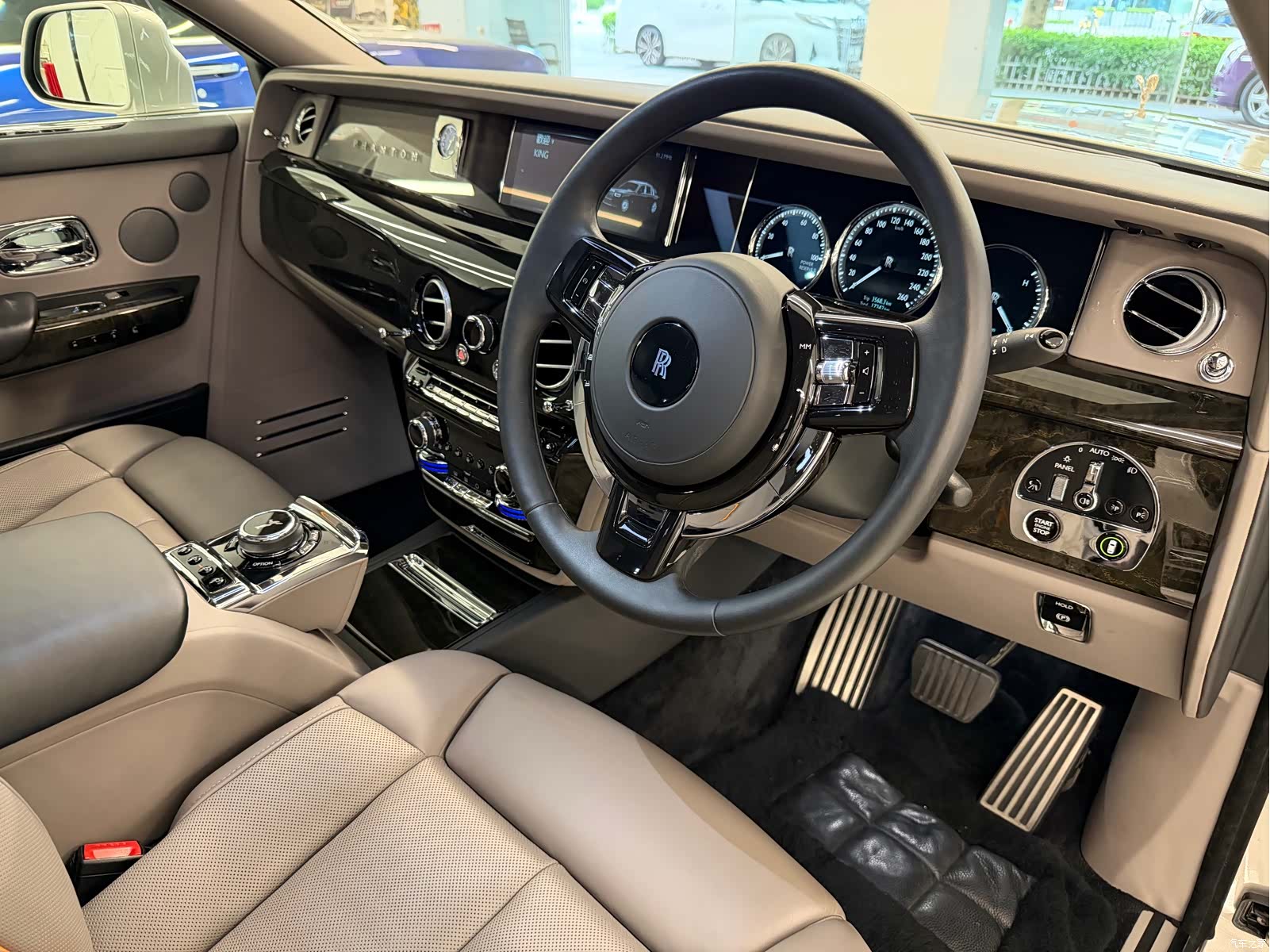 Rolls-Royce Phantom, 2019 4