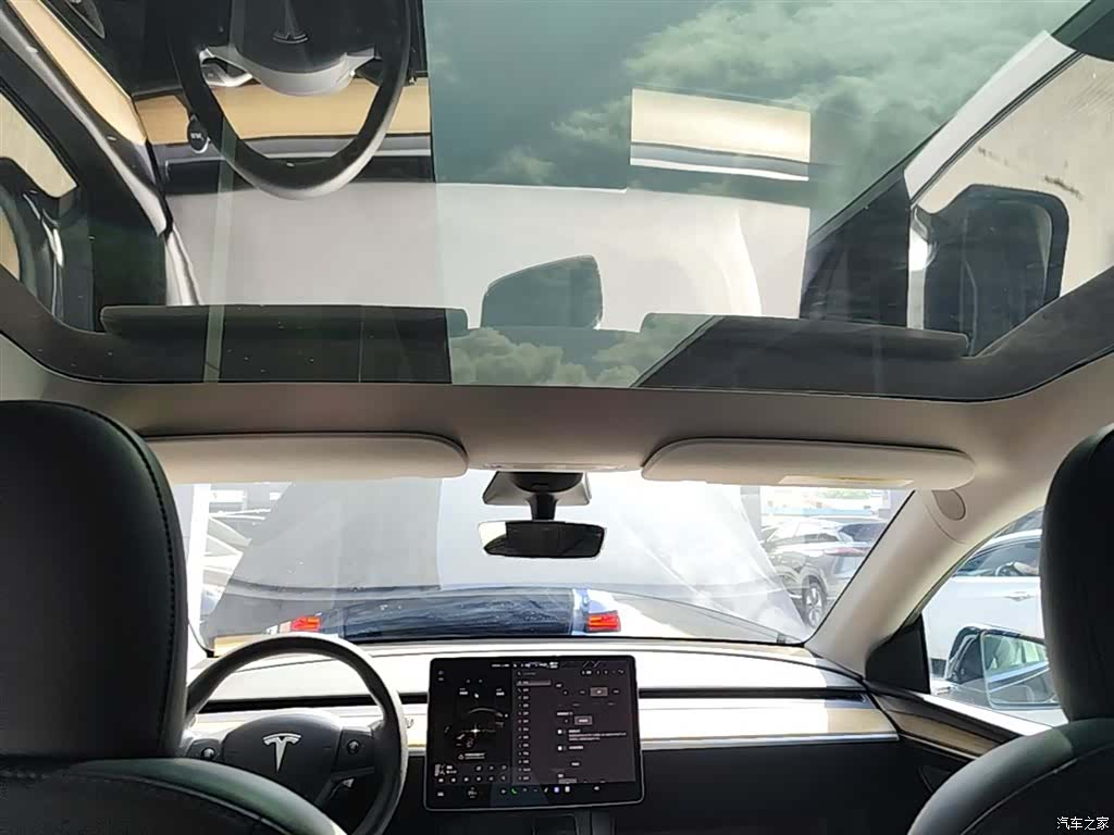 Tesla Model Y, 2023 18