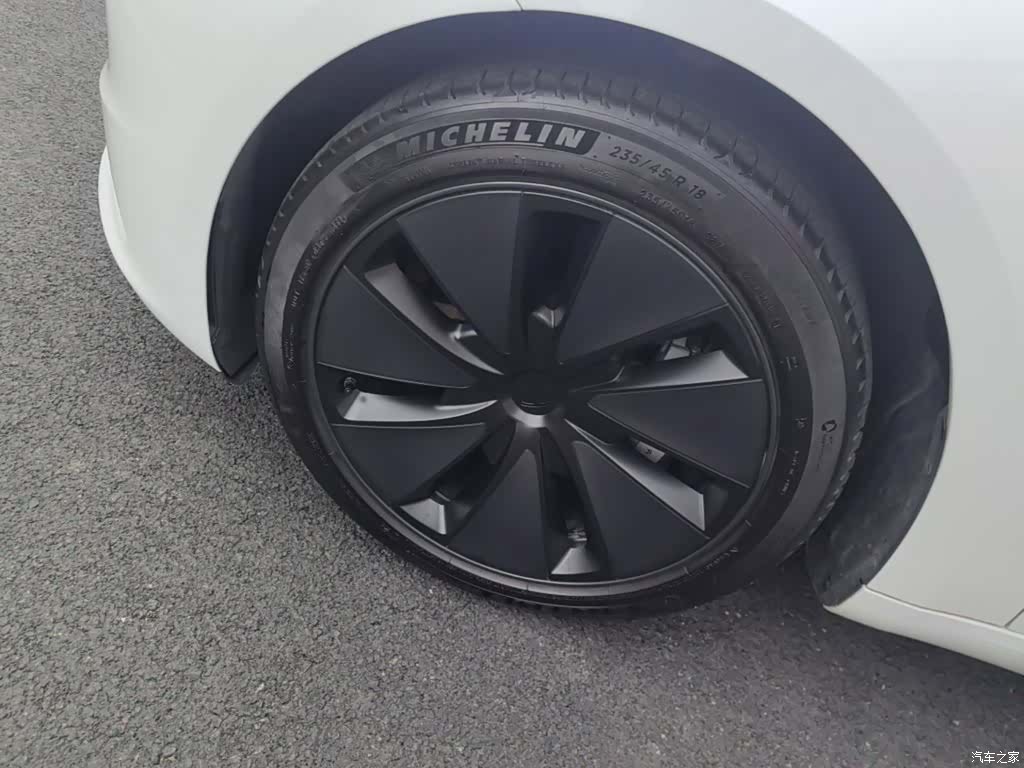Tesla Model 3, 2024 23