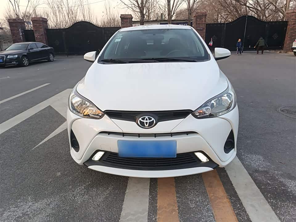 Toyota YARiS L to enjoy