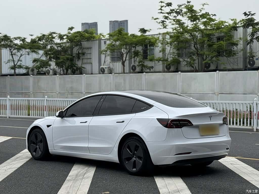 Tesla Model 3, 2021 24