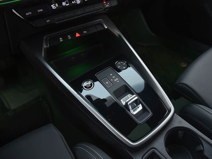 Audi A3 2024, фото 7