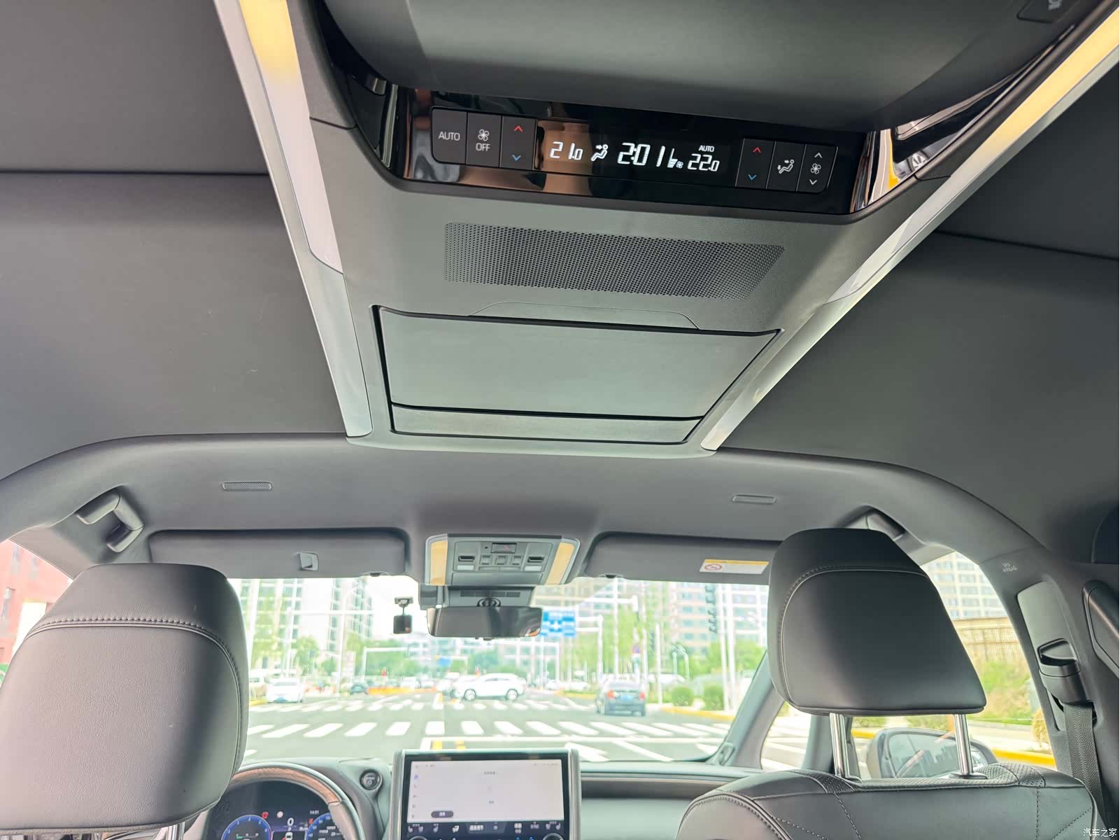 Toyota Alphard, 2024 20