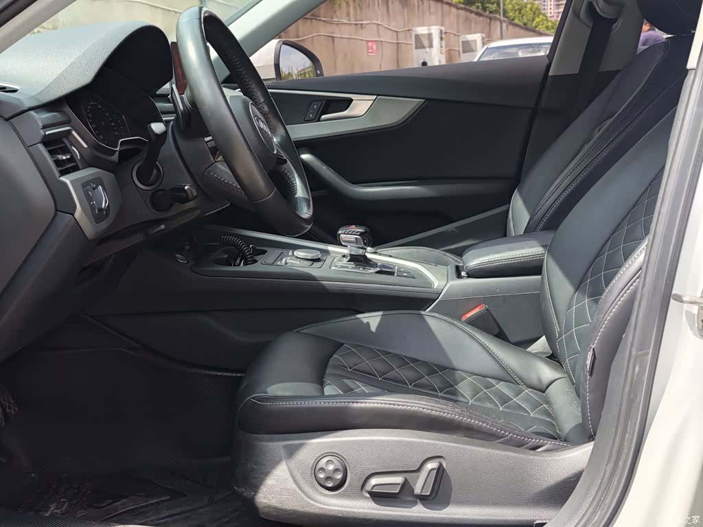 Audi A4L, 2019 15