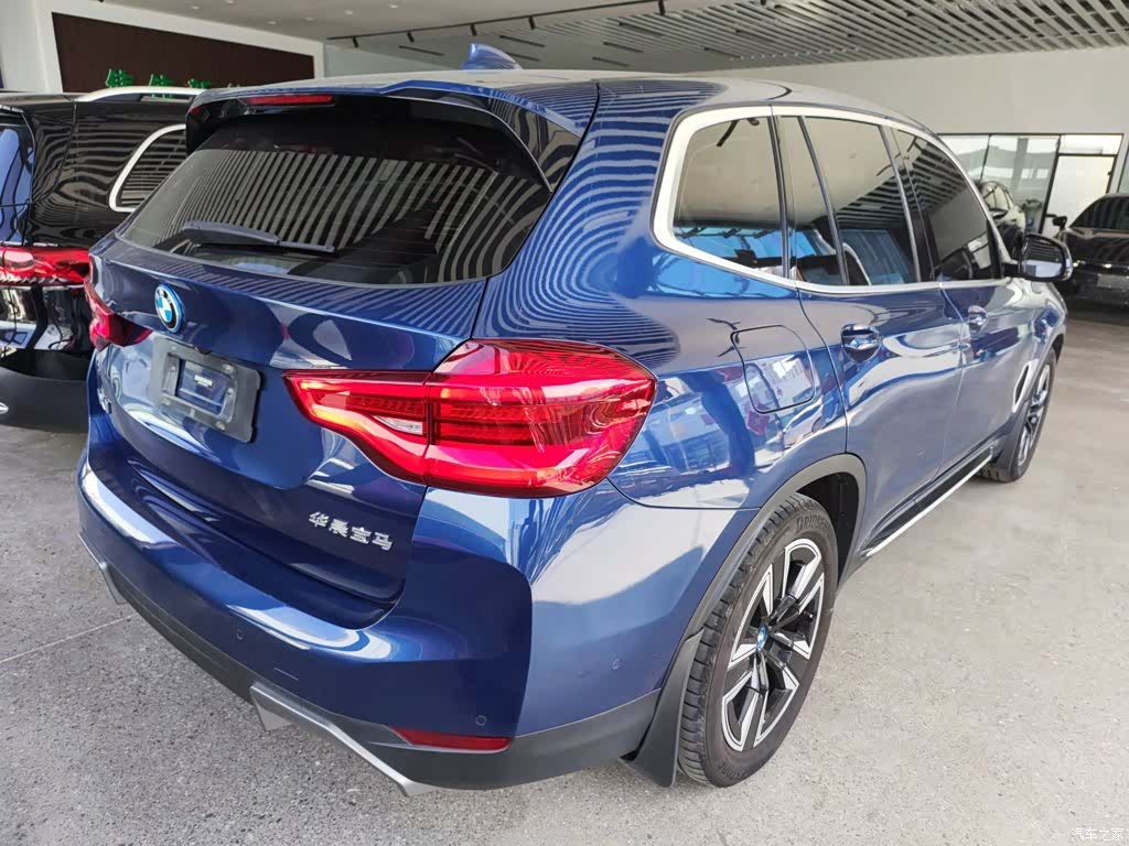 BMW iX3, 2021 все фото