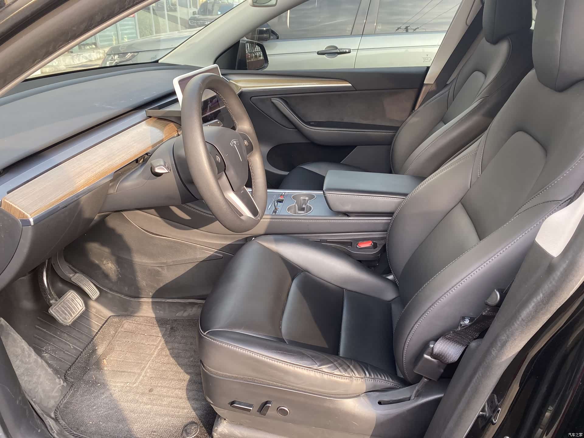 Tesla Model Y, 2022 все фото