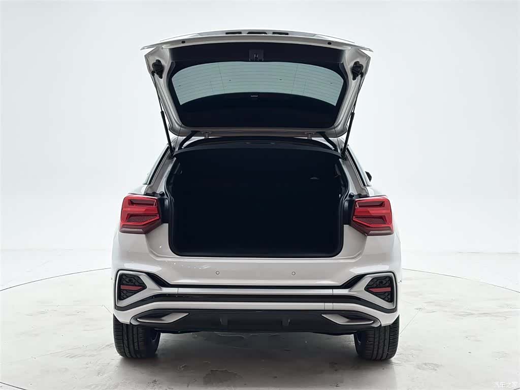 Audi Q2L, 2022 8