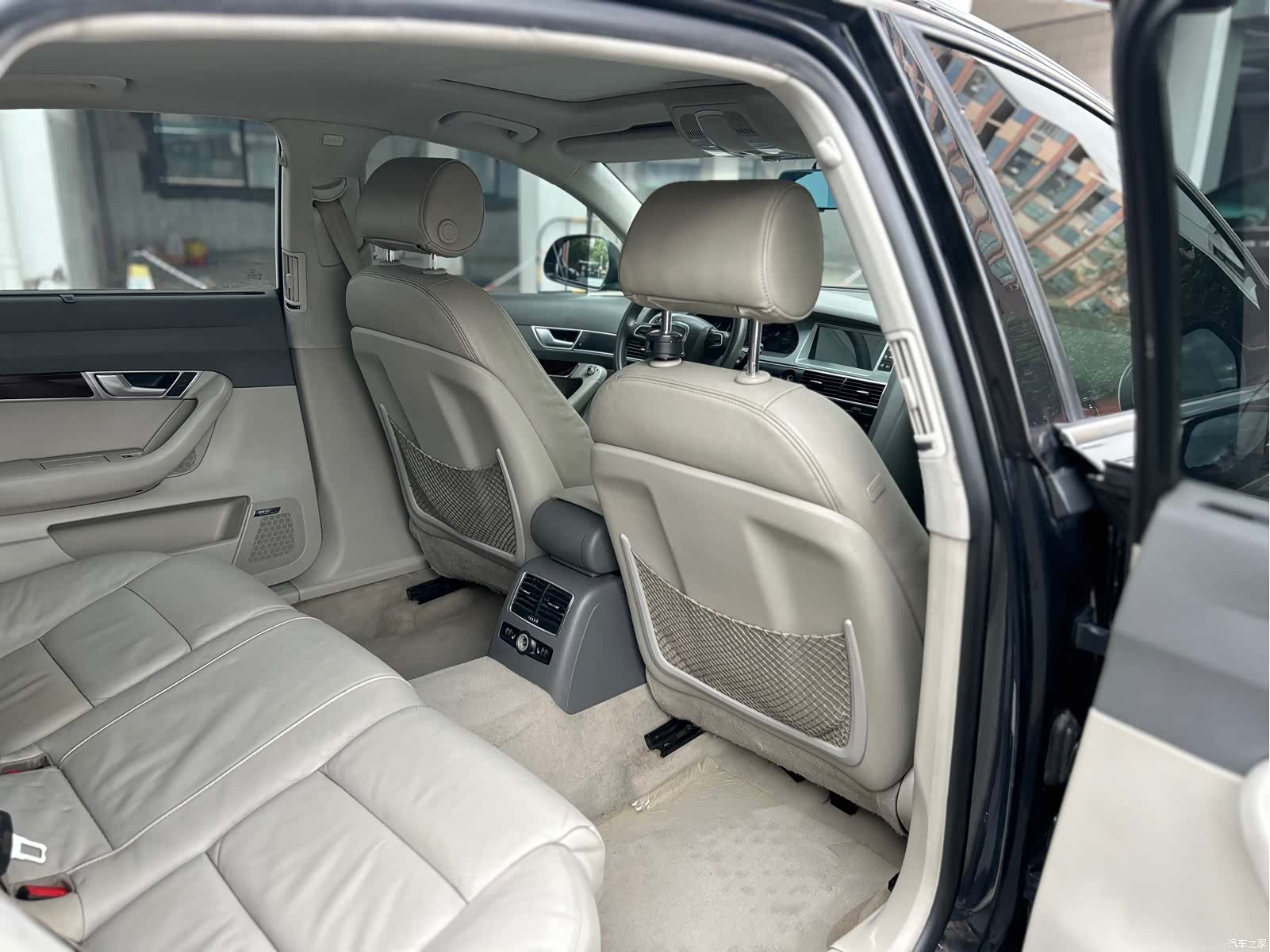 Audi A6L, 2010 29