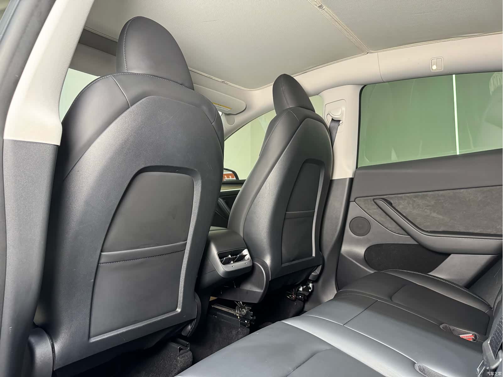 Tesla Model Y, 2022 19