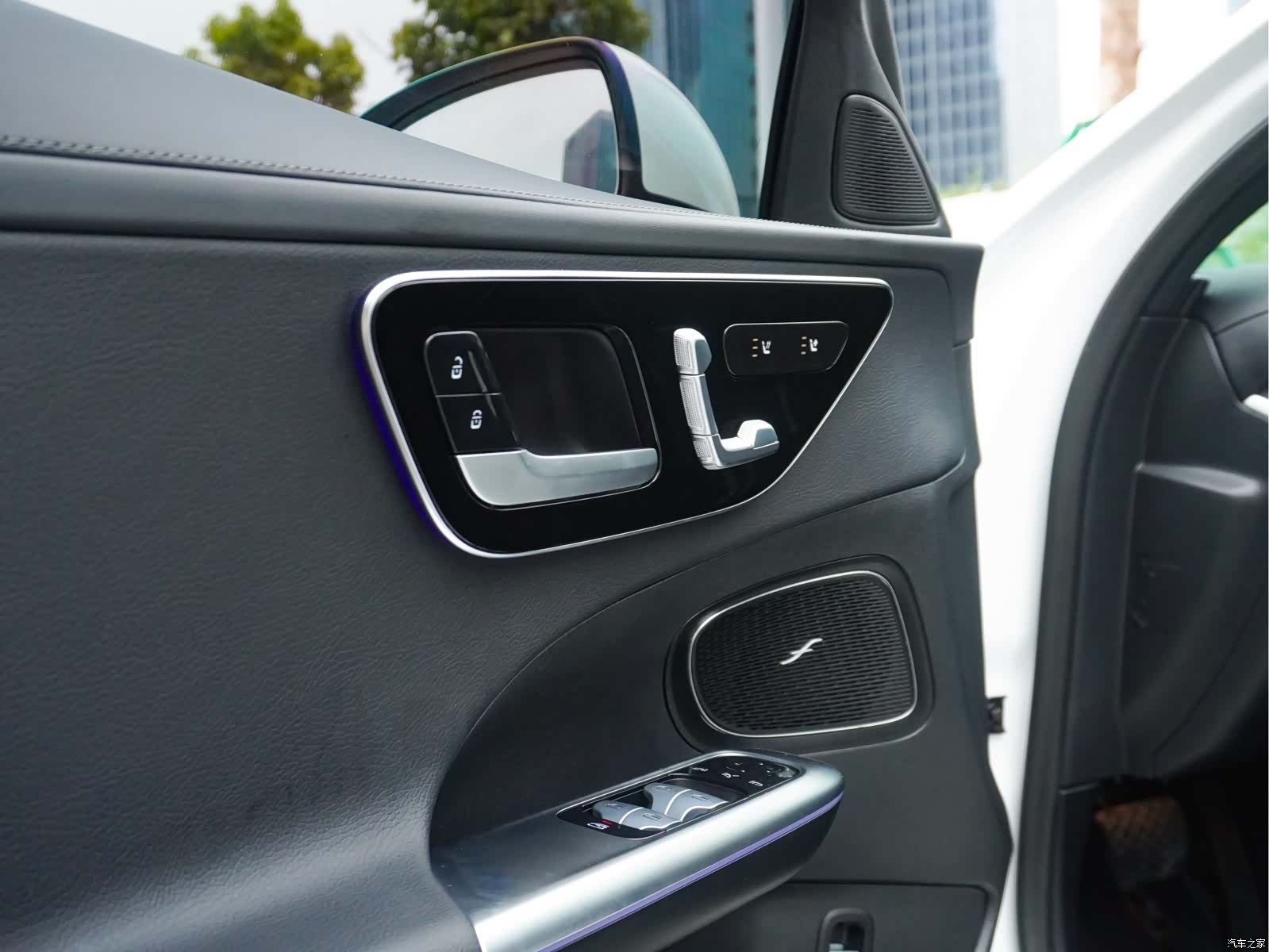 Mercedes-Benz C-Class, 2023 13