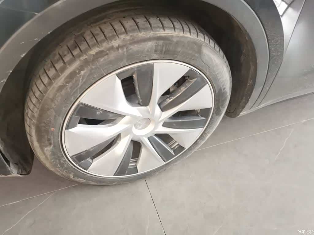 Tesla Model Y, 2023 25