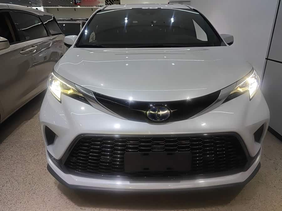 Toyota Granvia 2023, фото 3