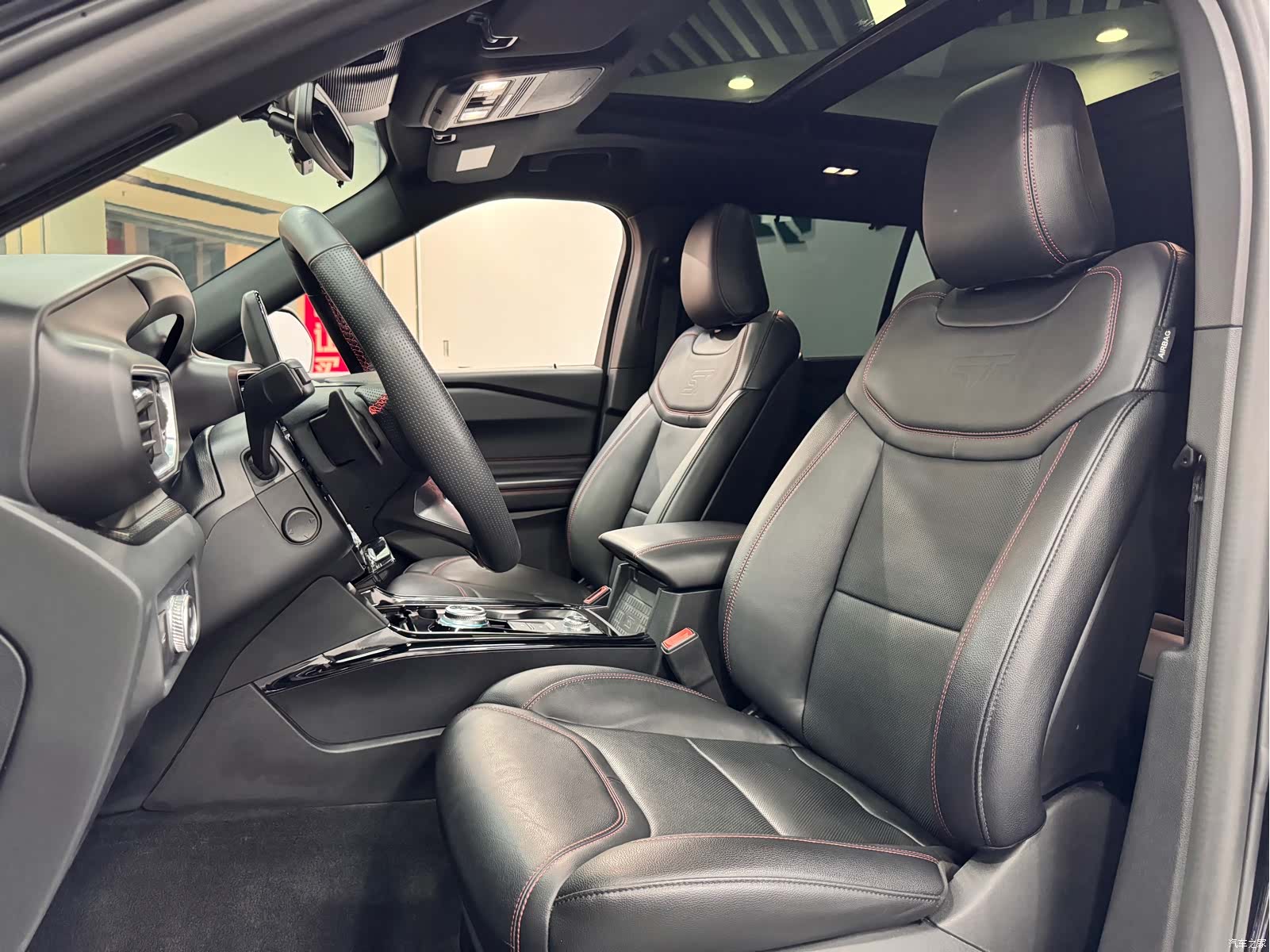 Ford Explorer, 2022 все фото