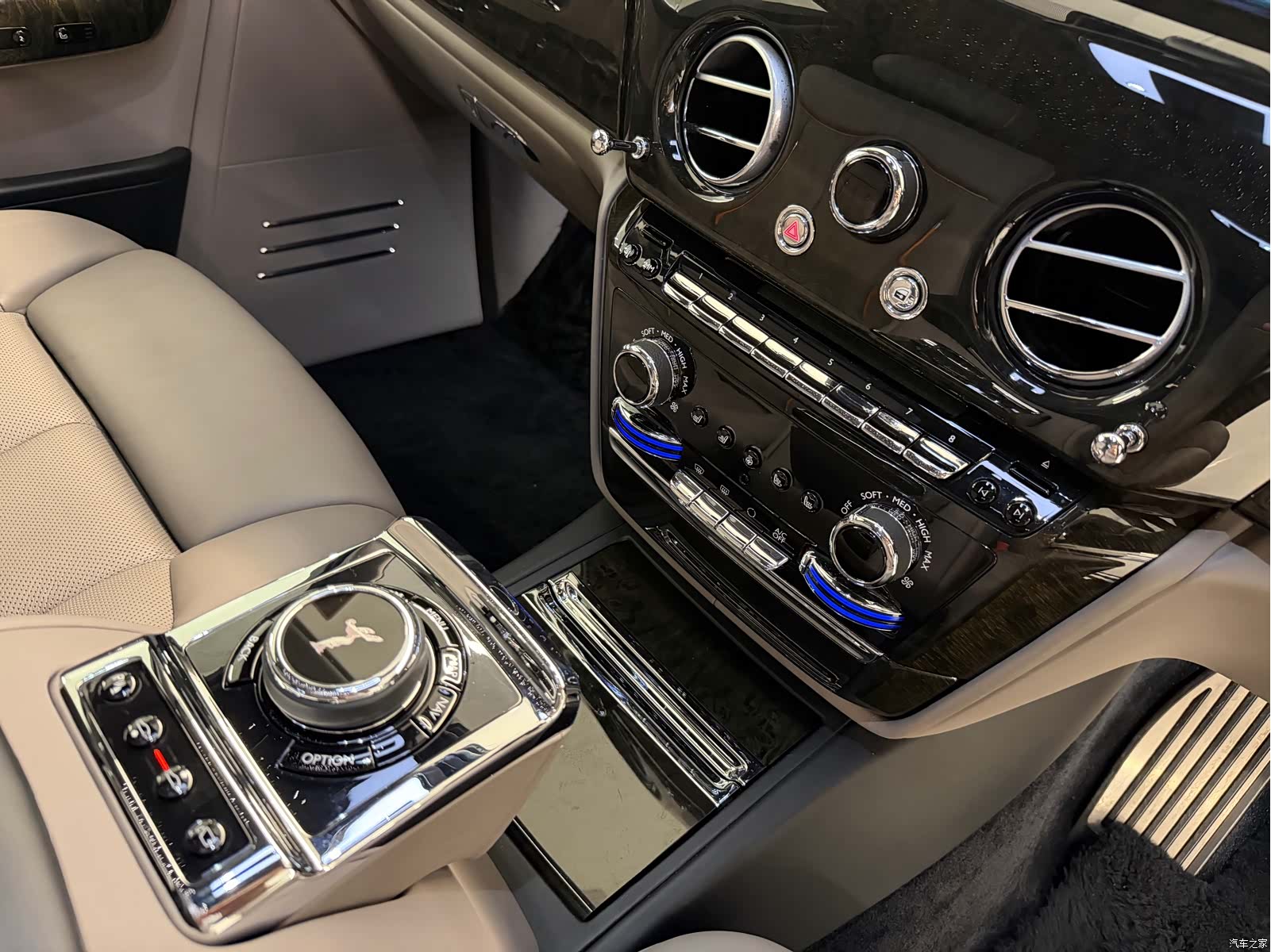 Rolls-Royce Phantom, 2019 12