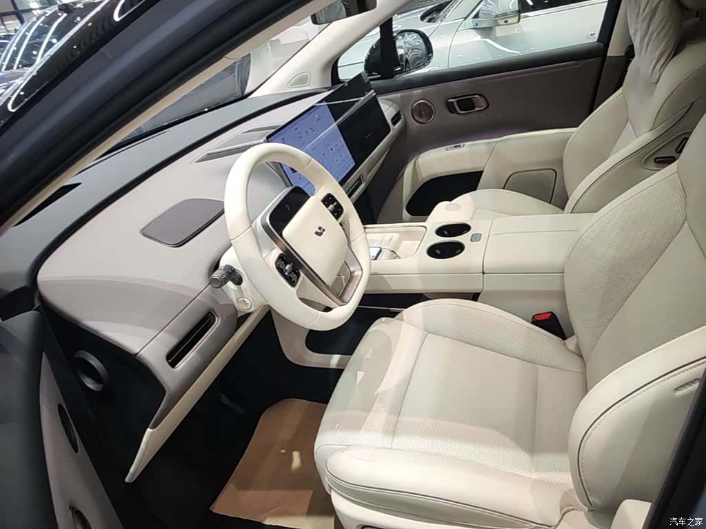 Li Auto i8, 2025 11