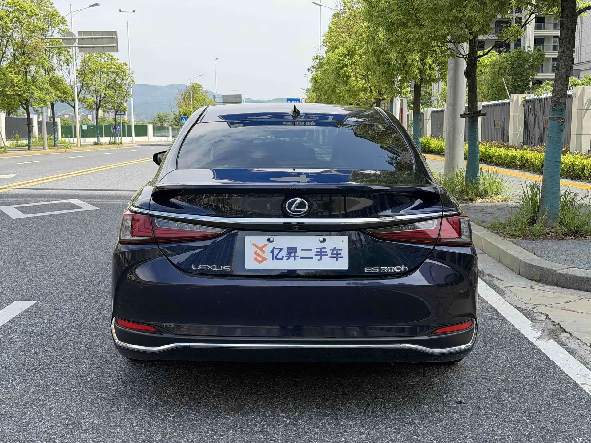 Lexus ES, 2020 все фото