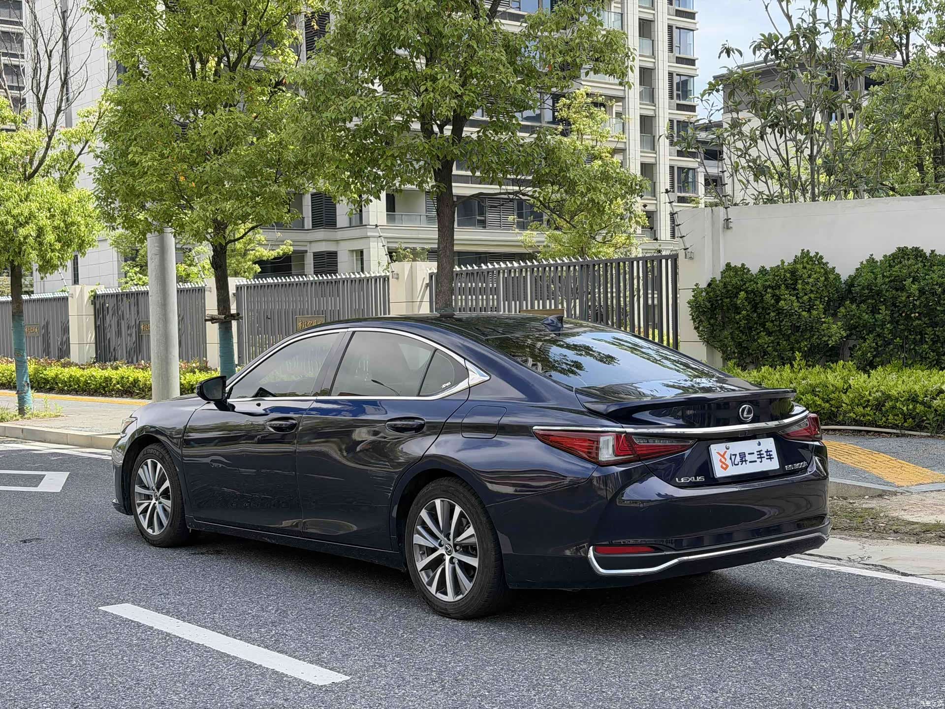 Lexus ES, 2020 4