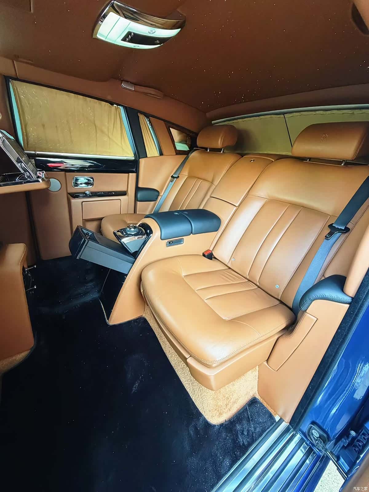 Rolls-Royce Phantom, 2017 11