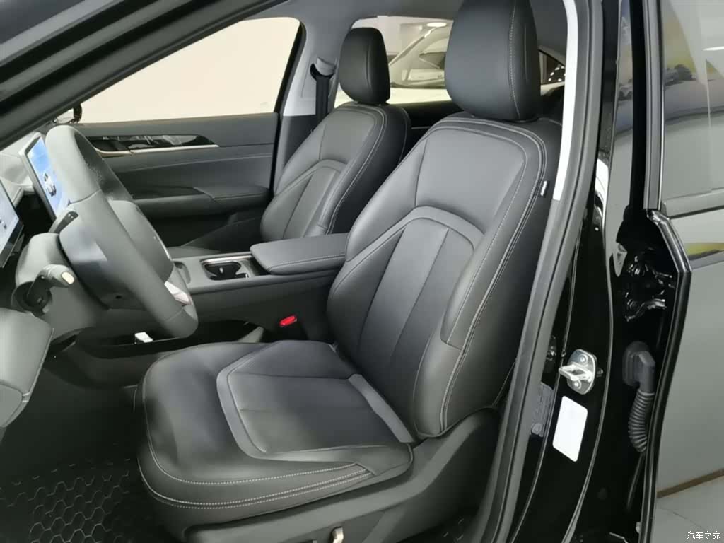 Wuling Starlight, 2025 15