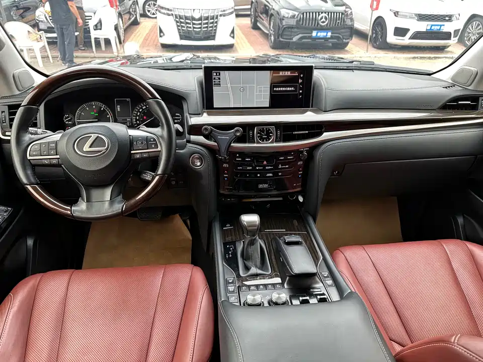 Lexus LX