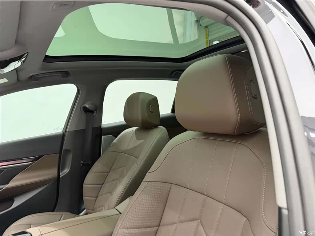 BMW 5 Series, 2025 16