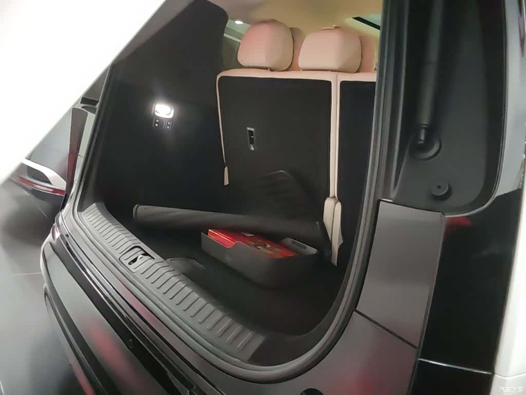 Li Auto MEGA, 2024 15