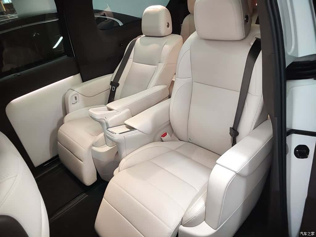 Li Auto MEGA, 2024 13
