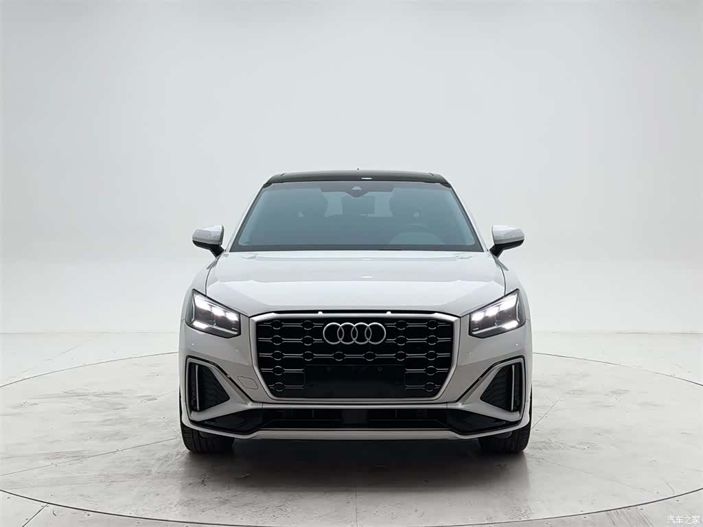 Audi Q2L, 2022 2