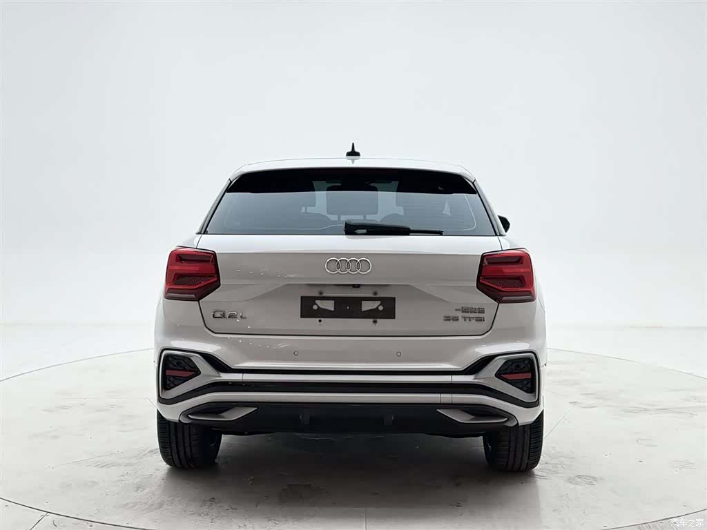 Audi Q2L, 2022 все фото