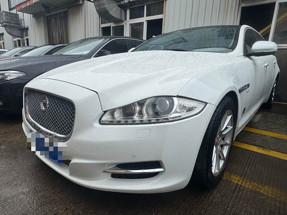 Jaguar XJ