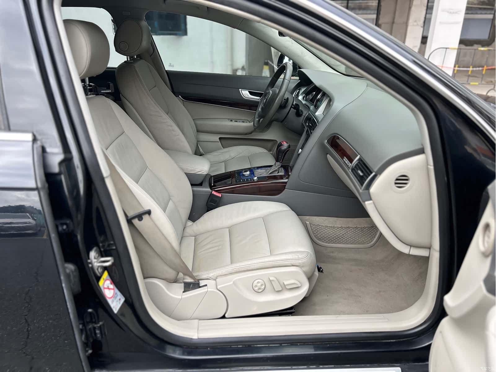 Audi A6L, 2010 37