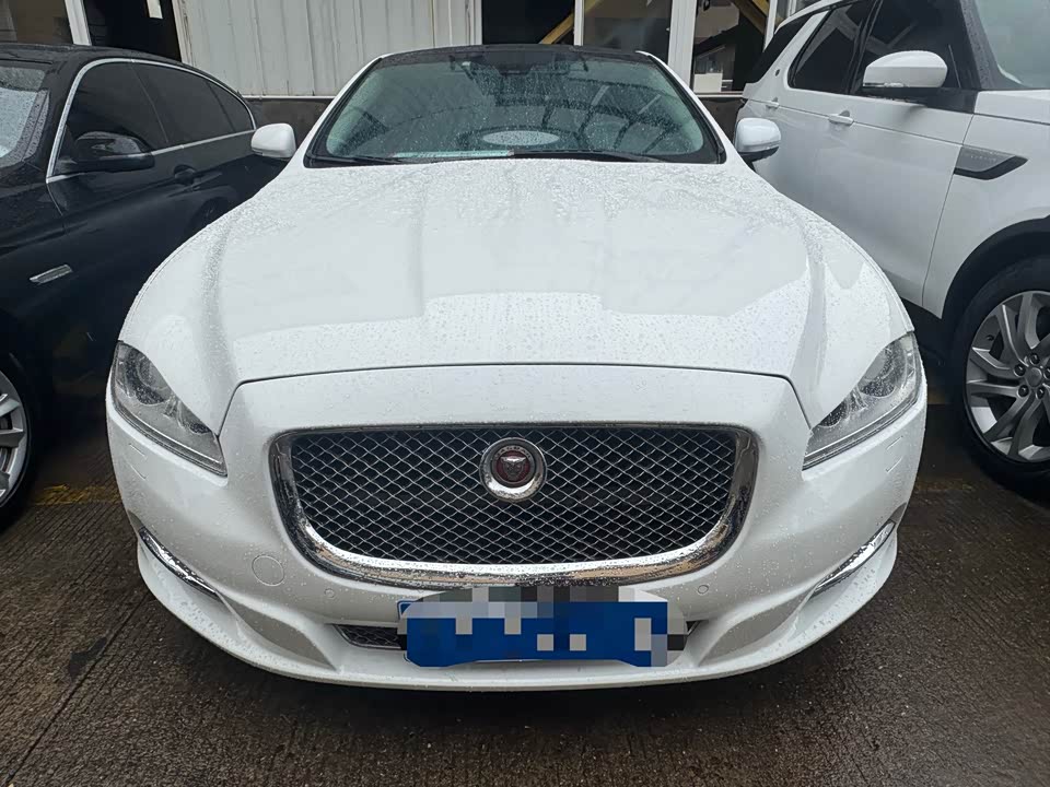 Jaguar XJ