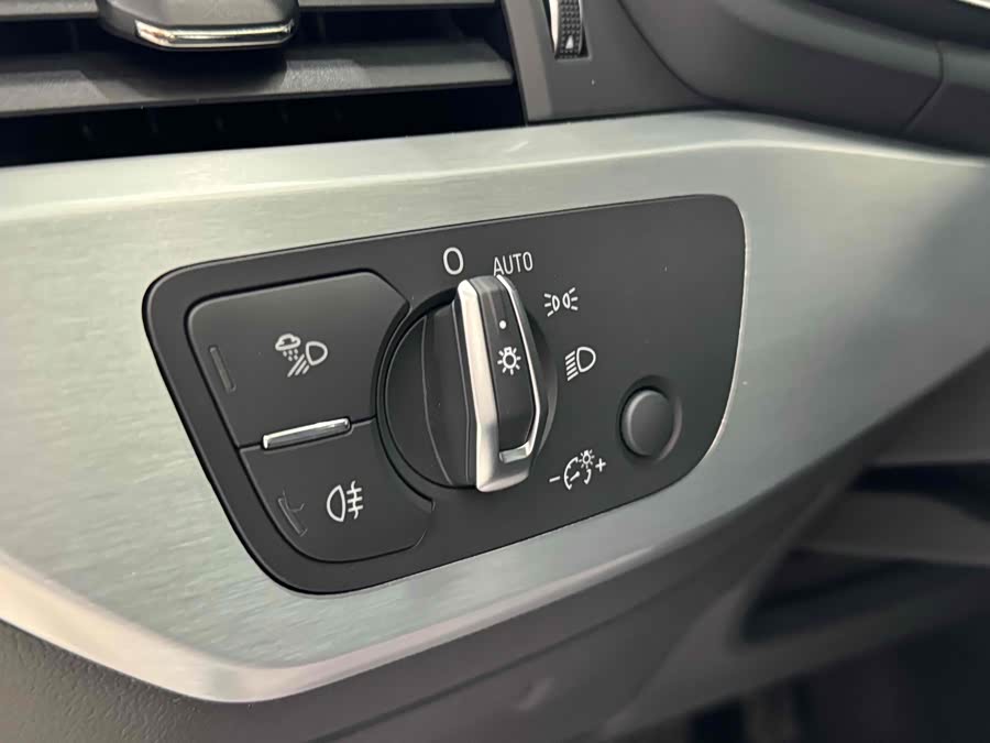 Audi A4L 2018, фото 12