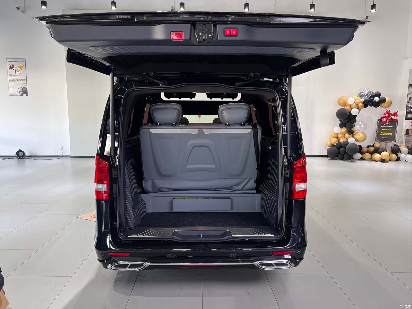 Mercedes-Benz 7, 2021 23